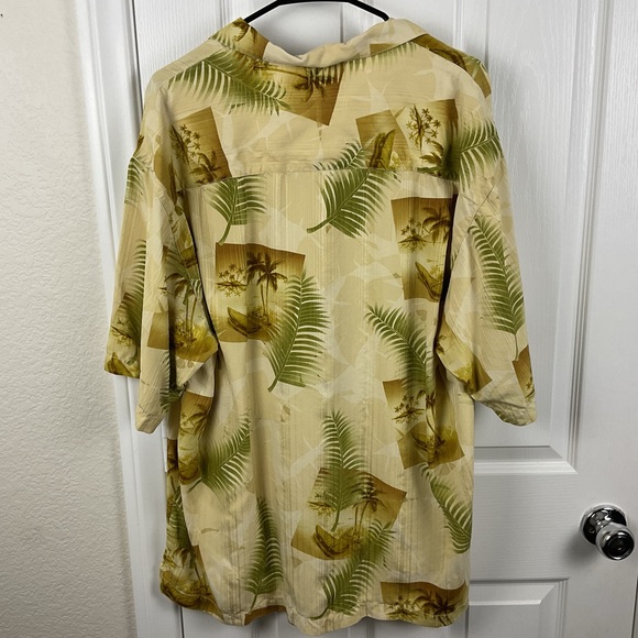 Pre-Owned Tommy Bahama Yellow Floral Short Sleeve Silk Button Up Shirt, Size XL - Picture 2 of 10
